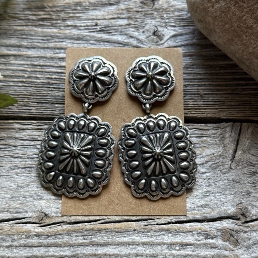 Navajo Native American Sterling Silver Stamped Handmade Earrings T O White - Picture 2 of 12